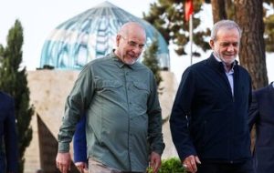 نماینده مجلس: دستگاه‌های امنیتی رسیدگی کنند پشت جریان توهین به روسای جمهور و مجلس چه کسانی هستند/ حاجی بابایی: سران قوا خط قرمزهای نظام هستند