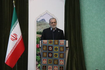 پزشکیان: مردم اگر خدمت صادقانه ببینند، هرگز به خشونت و پرخاشگری روی نخواهند آورد/ برخی تلاش می‌کنند القا کنند که دولت تصمیم نادرستی گرفته است