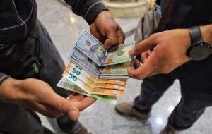 چرا دلار سقوط کرد؟/ پیش‌بینی مهم یک کارشناس اقتصادی درباره تغییرات قیمت دلار در روزهای آینده